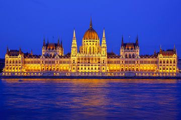 Parliament Dudapest by Patrick Lohmüller