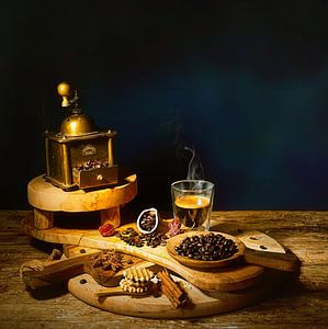 Kaffeekränzchen . Stilleben mit dampfendem Kaffee .