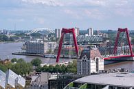 Het uitzicht op de skyline van Rotterdam met de Willemsbrug, Witte Huis en verder van MS Fotografie | Marc van der Stelt thumbnail