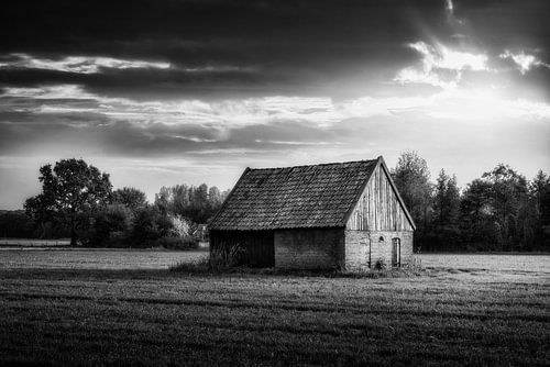 Zwart Wit beeld van een oude schuur in Gorssel.