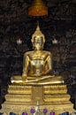 Boeddhabeeld in Wat Suthat Thepwararam Ratchaworamahawihan van Walter G. Allgöwer thumbnail