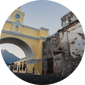 De Poort van Santa Catalina Antigua van Floris Heuer