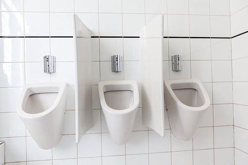 Urinoirs bij de mannen toilet