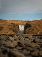 De skogafoss waterval vanaf een afstand