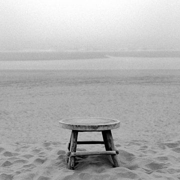 Plage avec bruit, noir et blanc cinématographique sur Yanuschka Fotografie | Noordwijk