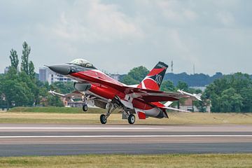 Deense F-16 Solo Display Team 2022 "Dannebrog".f van Jaap van den Berg