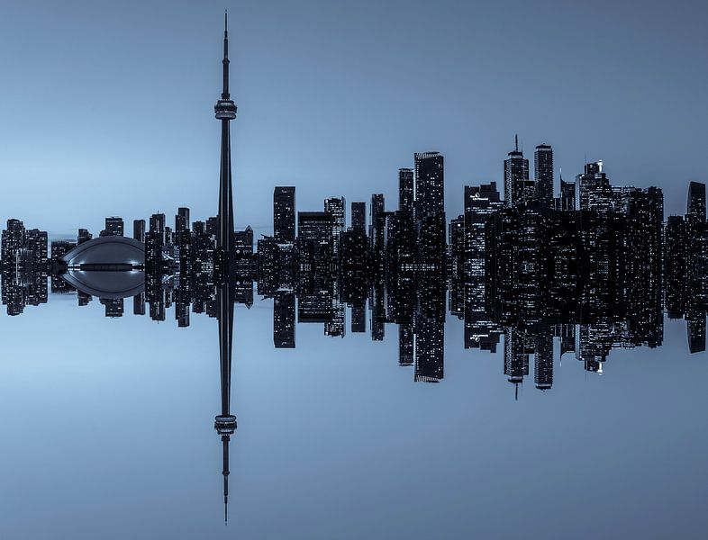 Toronto Skyline reflectie tijdens het vallen van de avond van Jan van Dasler