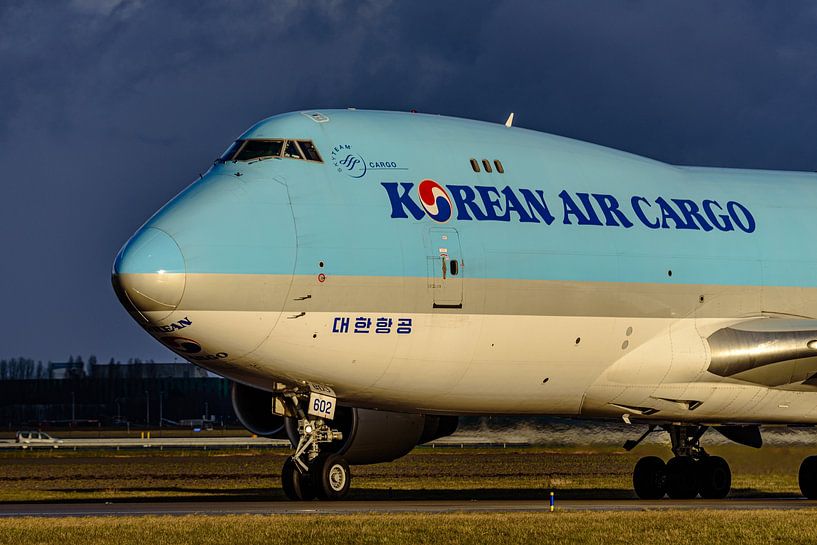 Das Frachtflugzeug Boeing 747-400 von Korean Air Cargo. von Jaap van den Berg