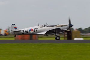 Niederländische Spitfire hebt ab, Geschichte wird lebendig