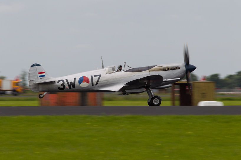 Dutch Spitfire takes off, history comes to life by Thijs Schouten