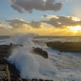 Waves off the coast of Malta by Sander Hekkema