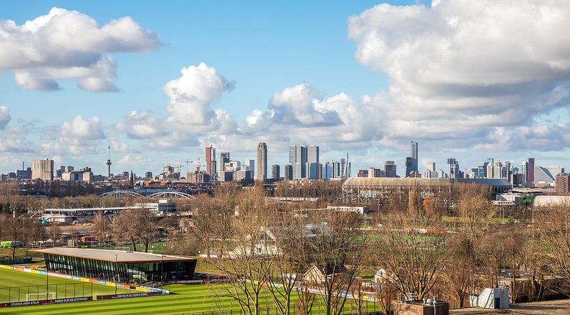 Le stade Feyenoord De Kuip et le Sportcomplex Varkenoord à Rotterdam avec de vrais nuages hollandais par MS Fotografie | Marc van der Stelt