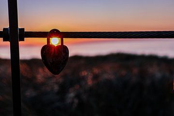 Zonsondergang rust in Egmond aan Zee van Ilona Water