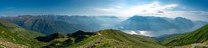 sonniger Rundum- Panoramablick vom Comer See von Leo Schindzielorz