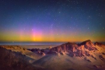 Noorderlicht in de levende duinen.