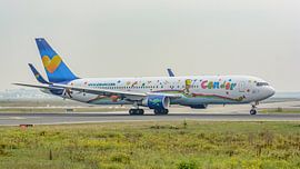 Décollage du Boeing 767-300 de Condor (D-ABUE). sur Jaap van den Berg