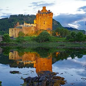 The Eilean Donan Castle by Reinhard  Pantke