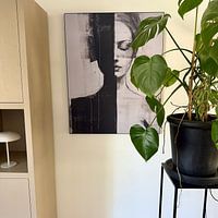Photo de nos clients: Portrait moderne et abstrait en noir et blanc par Carla Van Iersel, sur artframe