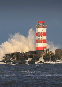 IJmuiden lighthouse by Peter Bartelings