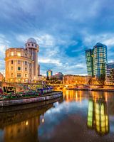 Urania und Uniqa Tower am Donaukanal in Wien