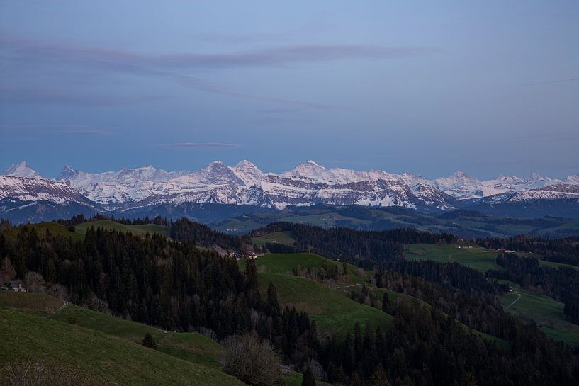 Vue de l'Emmental sur les Alpes bernoises au coucher du soleil par Martin Steiner