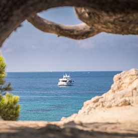 Forward view of motor yacht. Paguera, Mallorca (Spain) by Paul Kaandorp