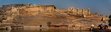 Amber Fort bij Jaipur in India van Roland Brack