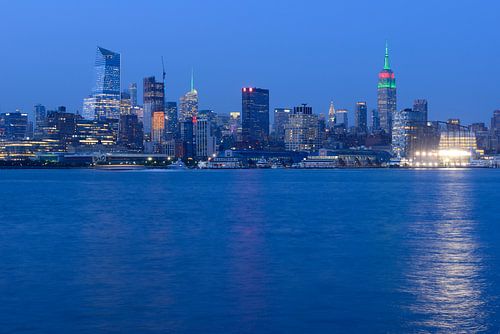 Midtown Manhattan Skyline in New York met het Empire State Building in de avond
