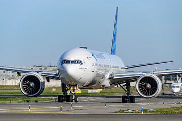 Garuda Boeing 777-300ER (PK-GIF) vlak voor vertrek.