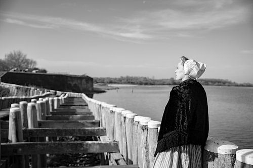 Möwenmädchen mit Feder