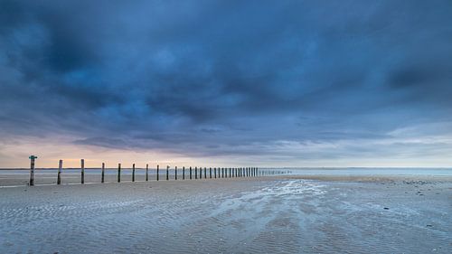 Zonsondergang aan zee.