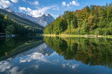 De Rießersee bij Garmisch-Partenkirchen, Beieren, Duitsland van Peter Schickert