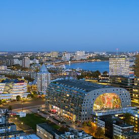 Rotterdam Blaak tijdens het blauwe uurtje van Pixxi Hut |  Jaimie