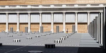 Kleiner Junge mit gelben Stiefeln auf Les deux plateaux von Erik Verheggen