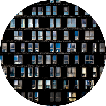 Patroon van ramen van een flatgebouw van Jan Hermsen