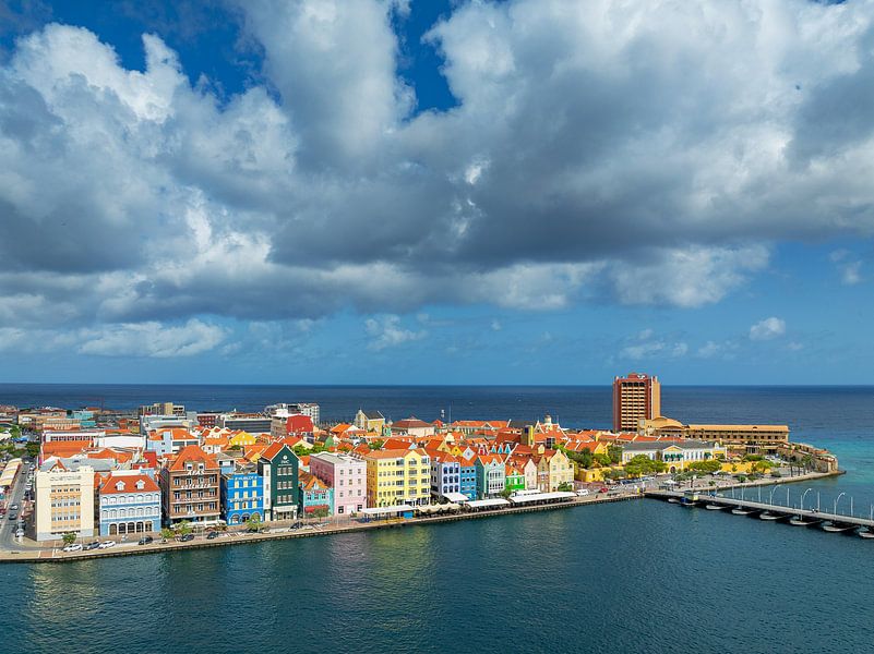 Handelskade en Pontjesbrug Curacao - drone opname van Keesnan Dogger Fotografie