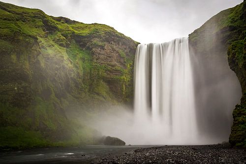 Skógafoss - La force de l'eau en mouvement