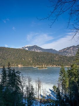 De Eibsee bij Garmisch-Partenkirchen van t.ART