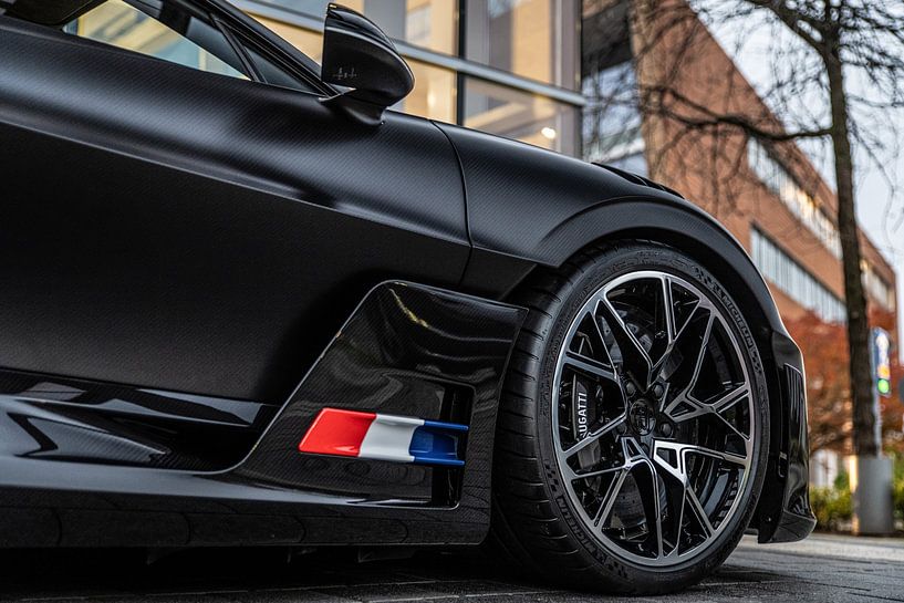 Schwarzer Bugatti Divo von Bas Fransen