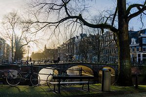 Der Keizersgracht-Kanal von der Brouwersgracht in Amsterdam aus gesehen. von Don Fonzarelli