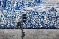 Street scene in Porto: Pedestrian traffic lights in front of historical wall art