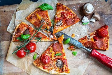 Pizza with chisel - food by Sara Milani