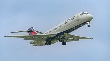 Landende Delta Air Lines Boeing 717-200. van Jaap van den Berg
