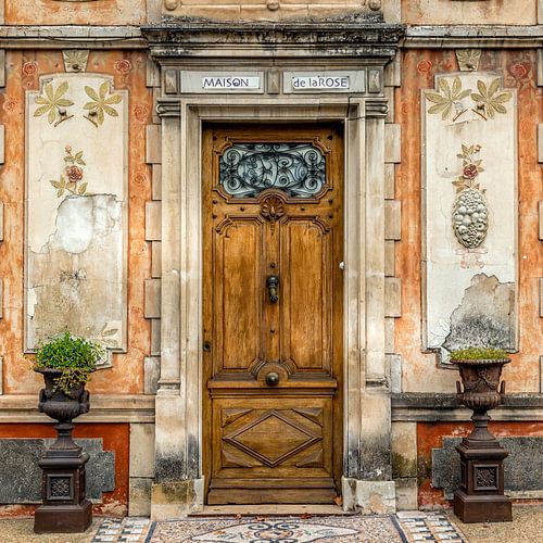 Welcome to the house with the rose