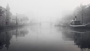Haarlem : Gravenstenenbrug dans le brouillard. sur OK
