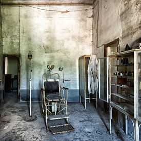 Vieux dentiste abandonné en Italie sur Beyond Time Photography