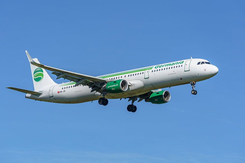 Atterrissage de l'Airbus A321-200 de Germania Flug. par Jaap van den Berg