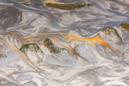 Das Flussbett von oben gesehen bietet einen separaten Blick