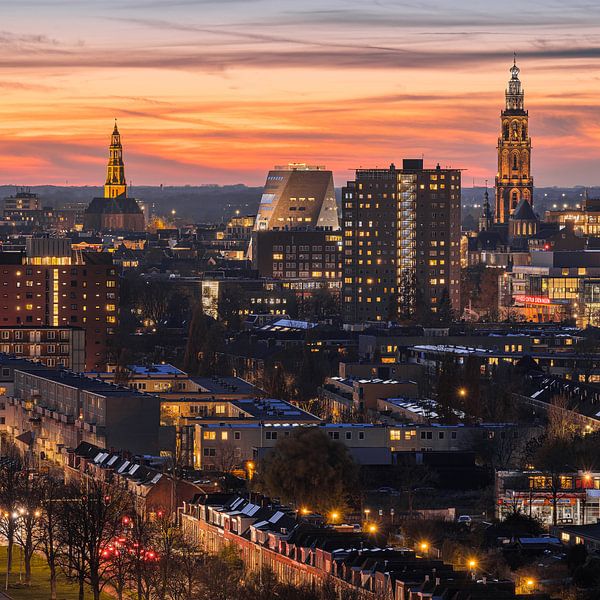 Skyline von Groningen nach Sonnenuntergang von Henk Meijer Photography