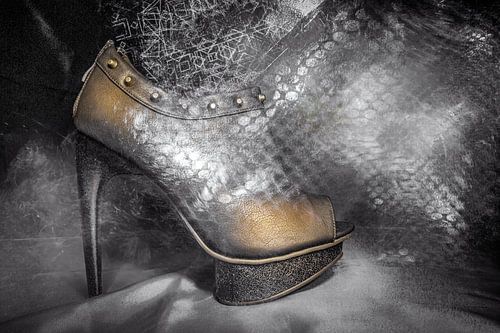 Chaussure en or